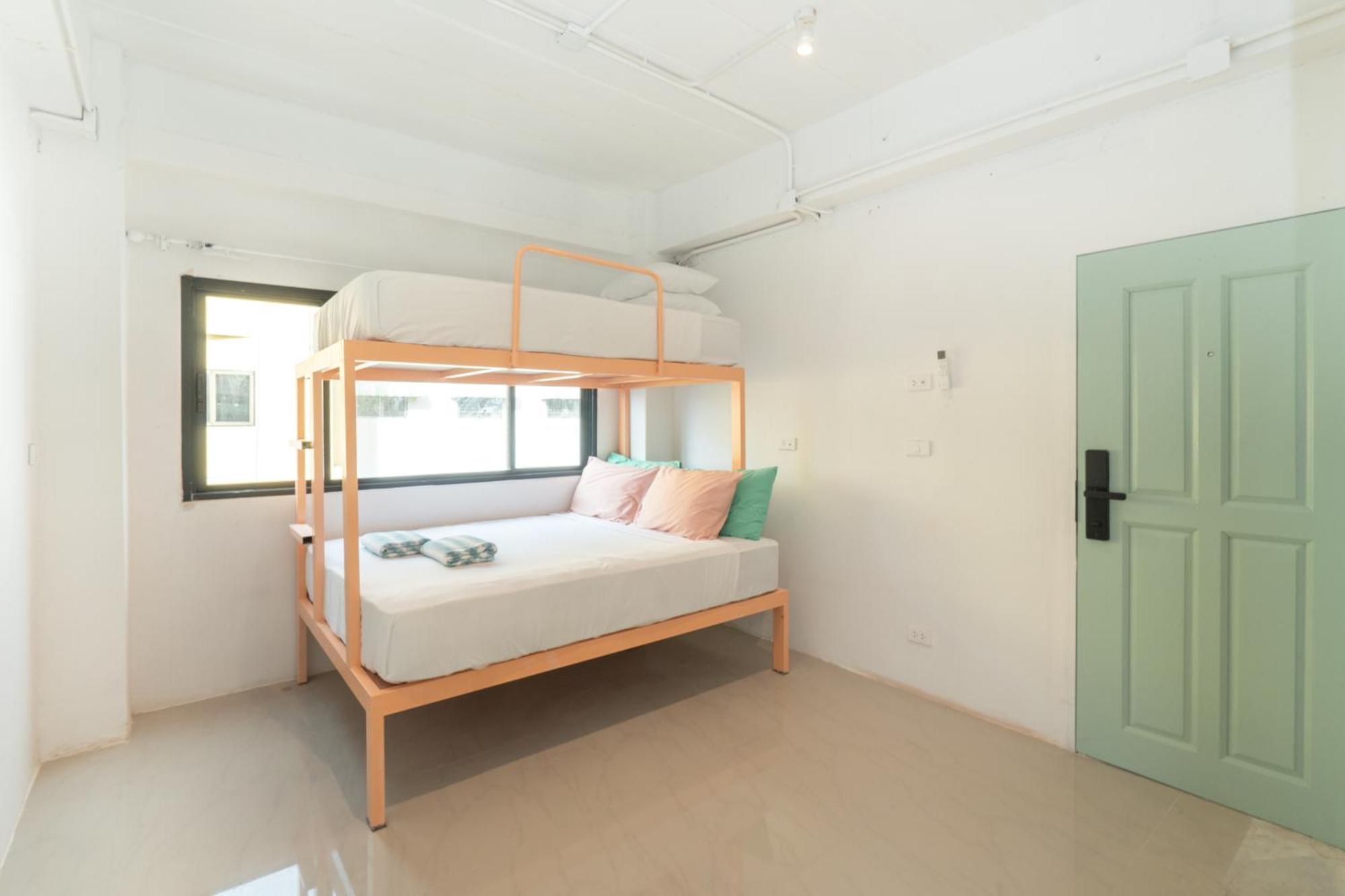Easy Sunday Khaosan Bangkok Hotel Екстериор снимка